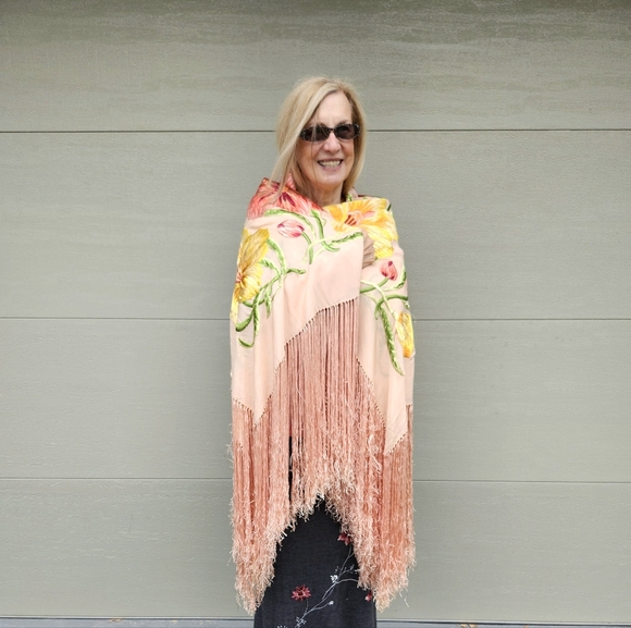 Vintage Gorgeous Rare Cleaned Silk Embroidered Floral Fringe Piano Shawl, $195 - Picture 5 of 12